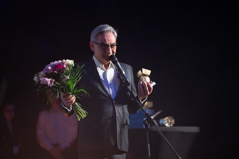 17. Festiwal Reżyserii Filmowej im. Sylwestra Chęcińskiego i 13. Festiwal Aktorstwa Filmowego im. Tadeusza Szymkowa trwały we Wrocławiu od 6 do 11 kwietnia. Robert Gonera odbiera nagrodę w imieniu Leny G&oacute;ry